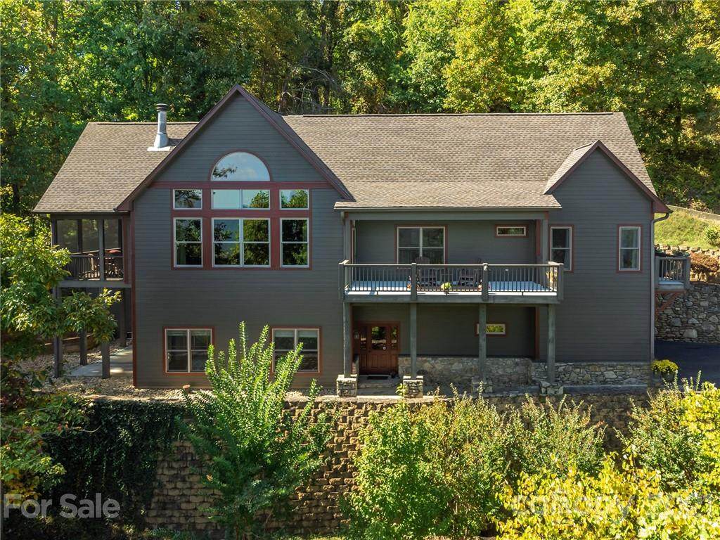 323 Pinnacle Drive - Photo 1