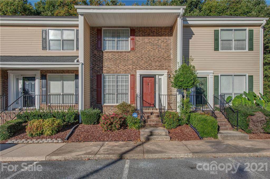 1109 Surry Lane - Photo 1
