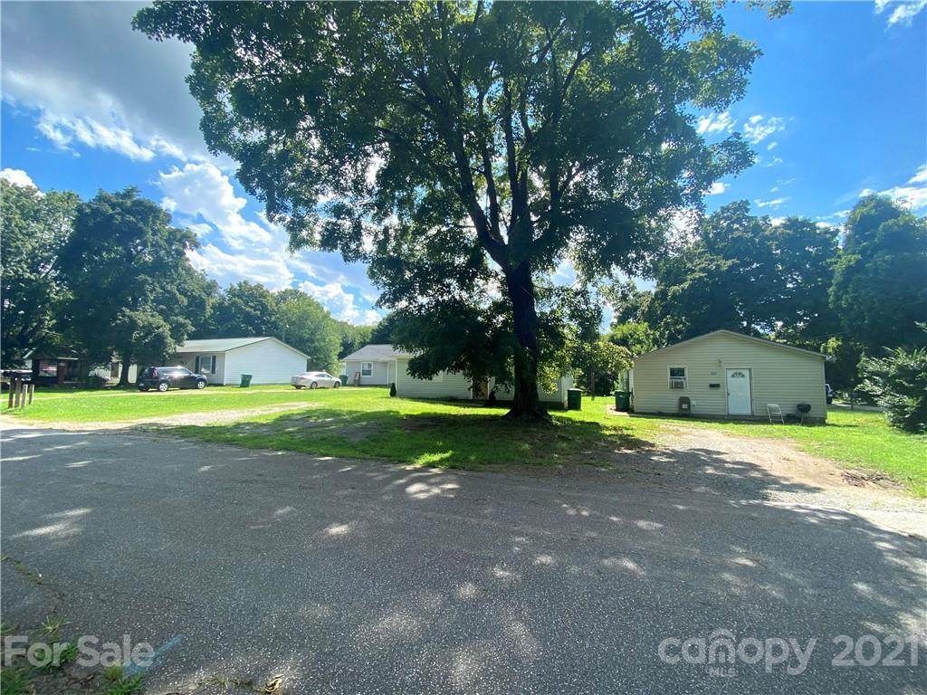 412 Railroad Avenue - Photo 1