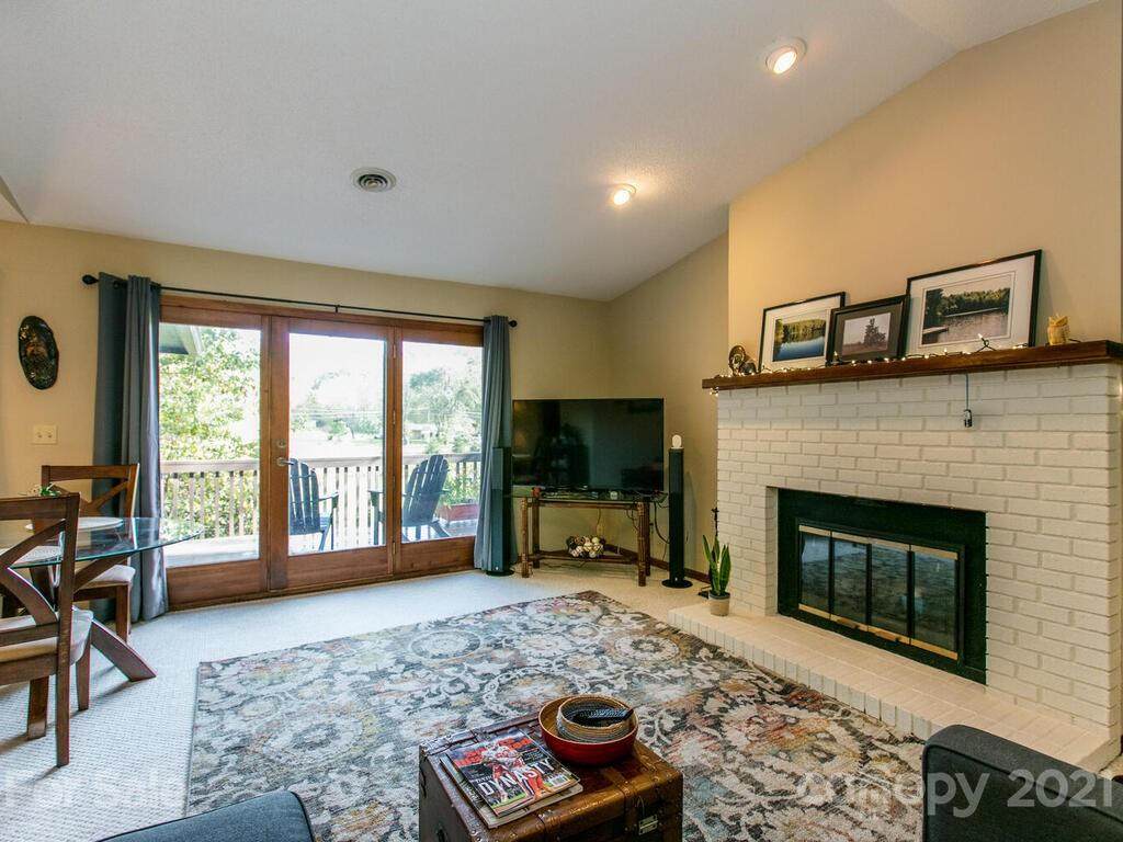 139 Essex Circle - Photo 1