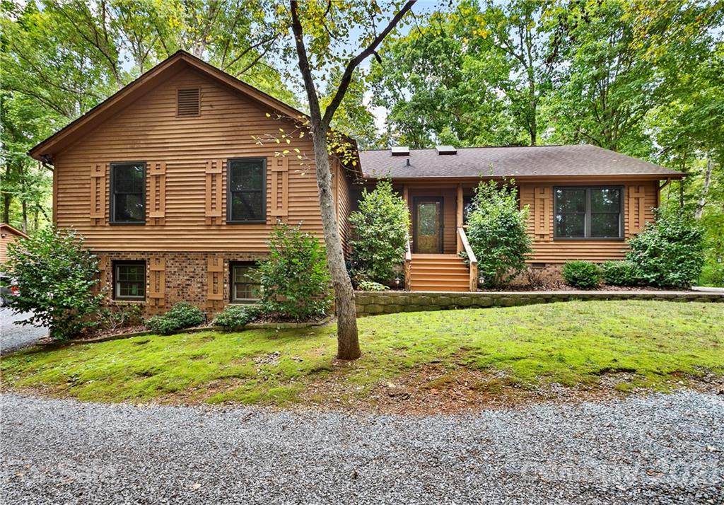 318 Wellington Drive - Photo 1