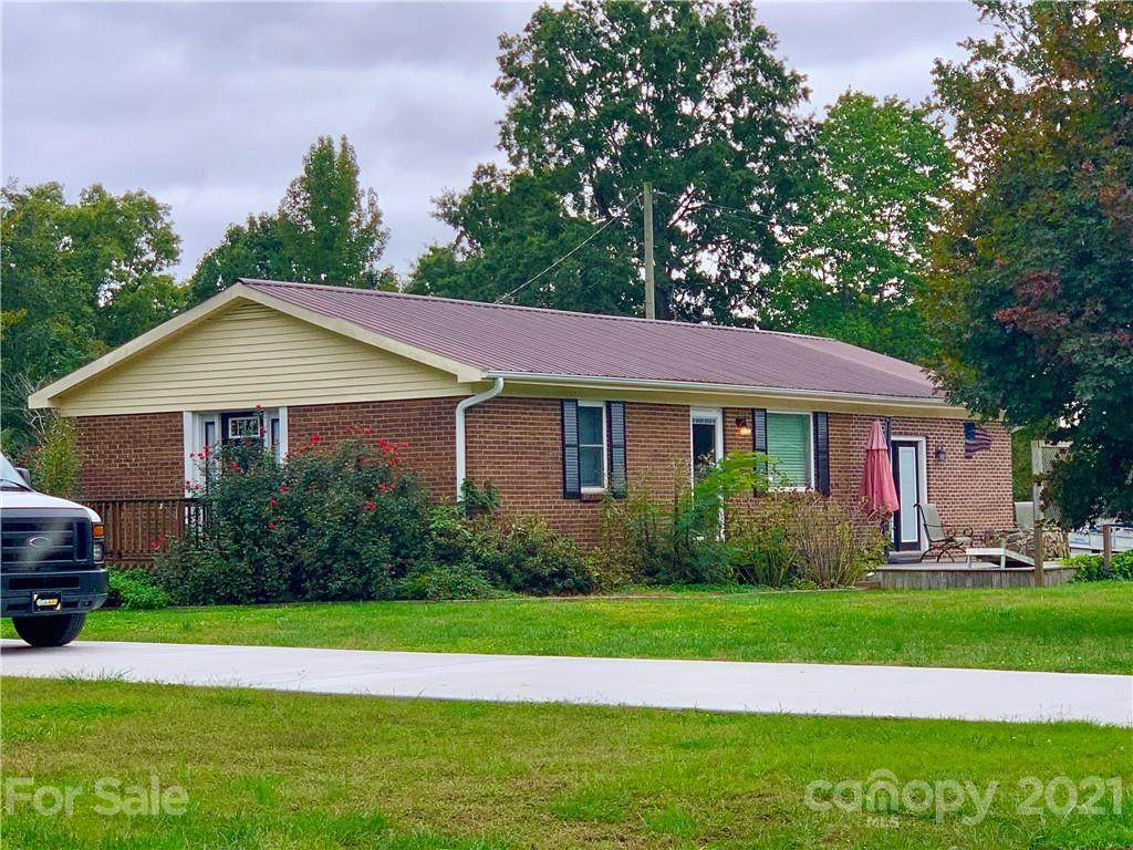 136 11th Avenue - Photo 1