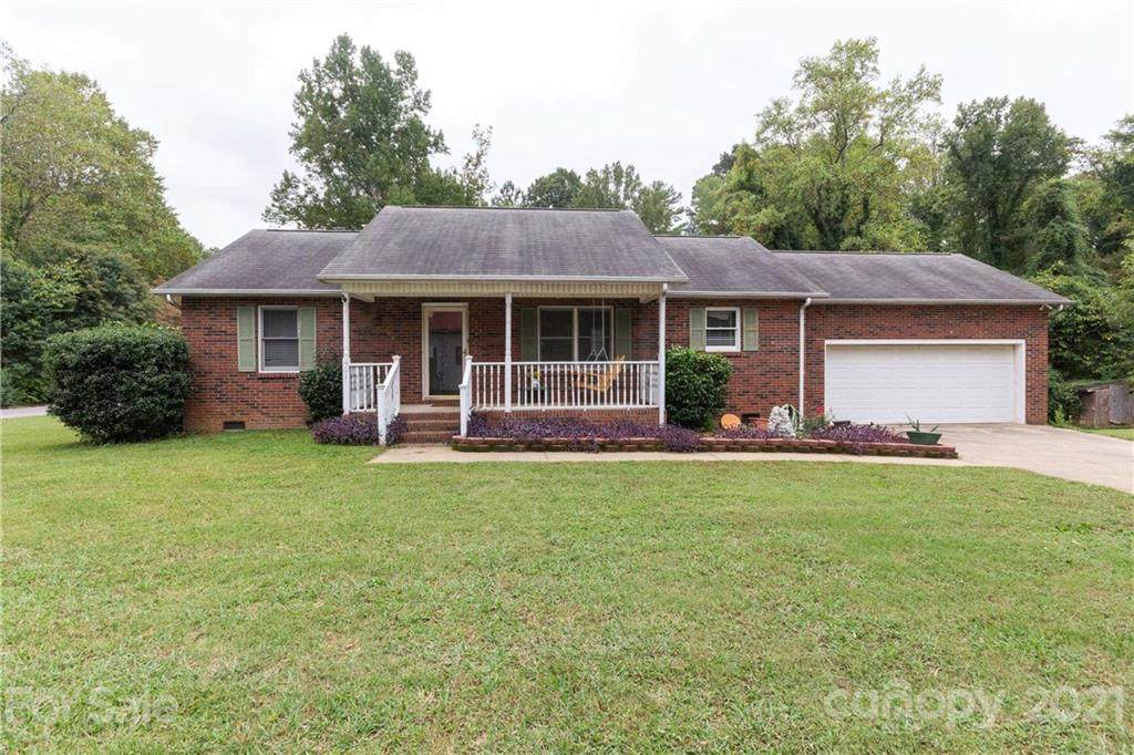 401 Ballard Street - Photo 1