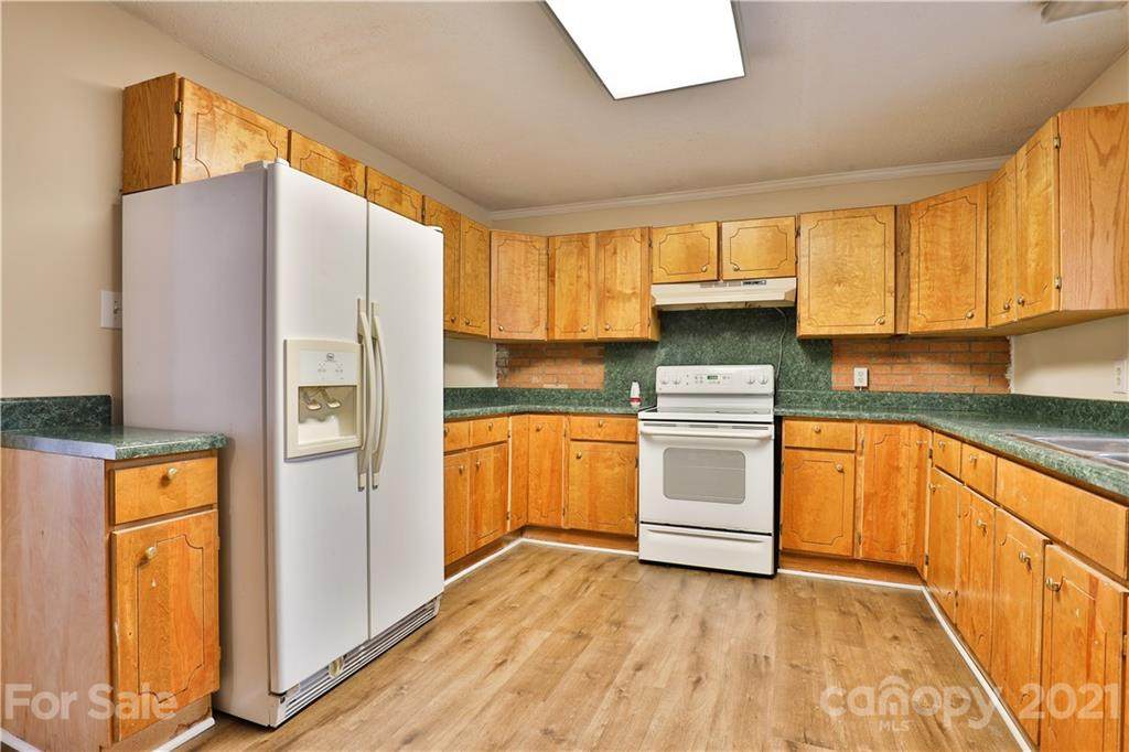 529 Breezewood Drive - Photo 1