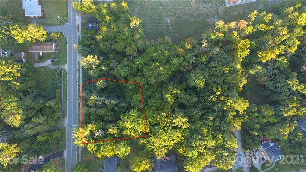 404 Dakota Street - Photo 1
