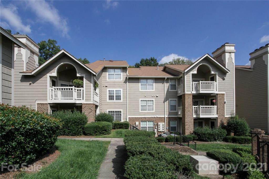 5003 Sharon Road - Photo 1