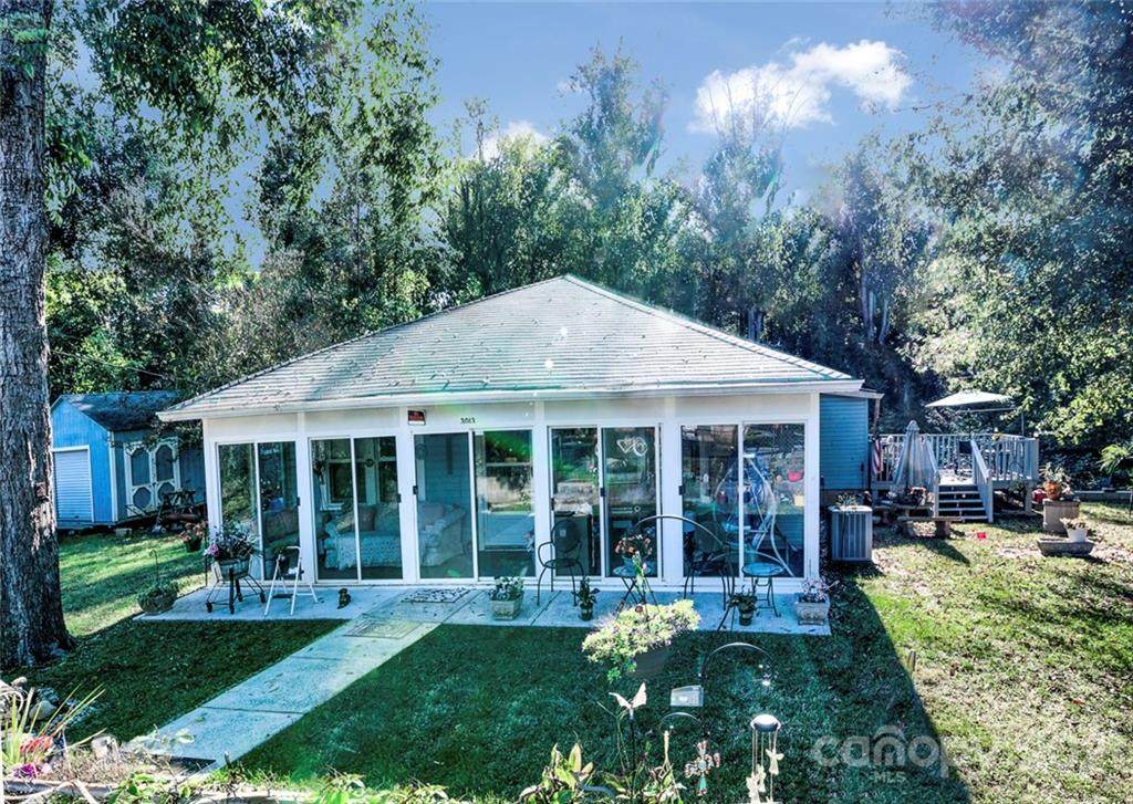 3013 Oakwood Drive - Photo 1