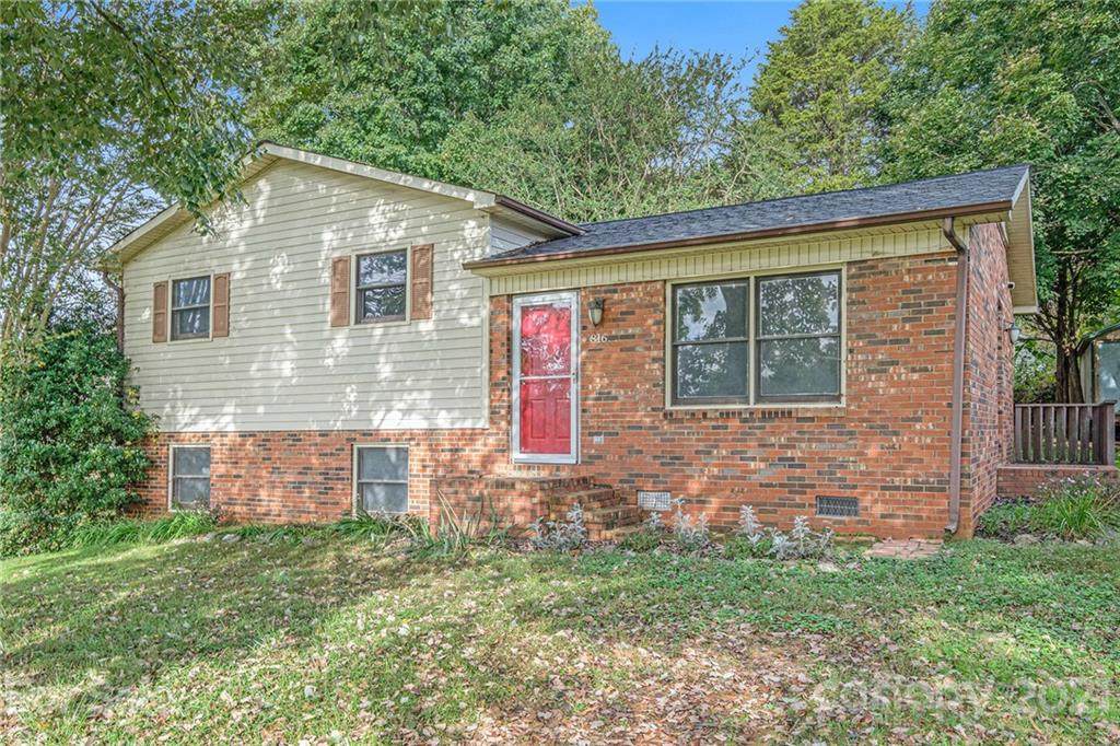 816 Wellwood Avenue - Photo 1