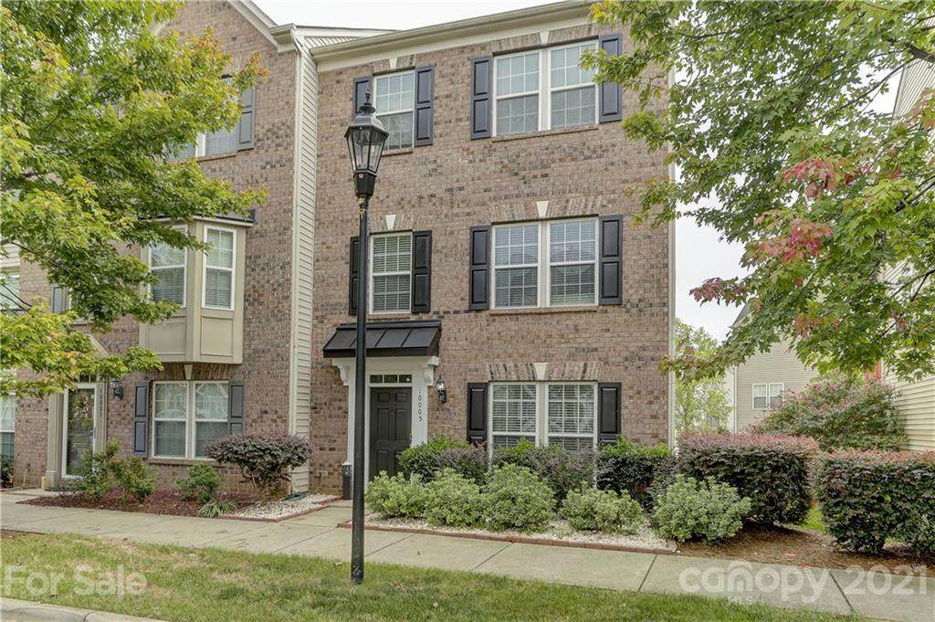 10005 Kings Parade Boulevard - Photo 1