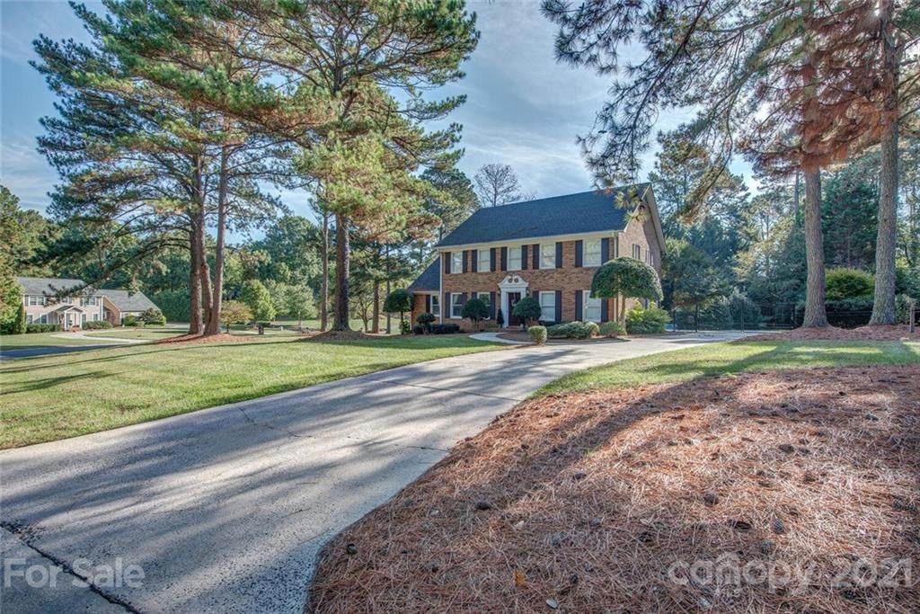 1324 Heatherloch Drive - Photo 1