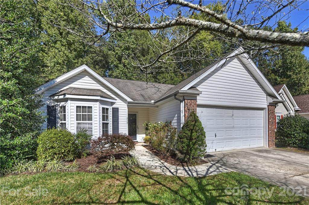 219 Woodlynn Drive - Photo 1