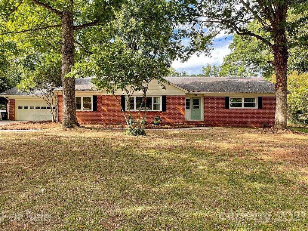 1610 Eastwood Drive - Photo 1
