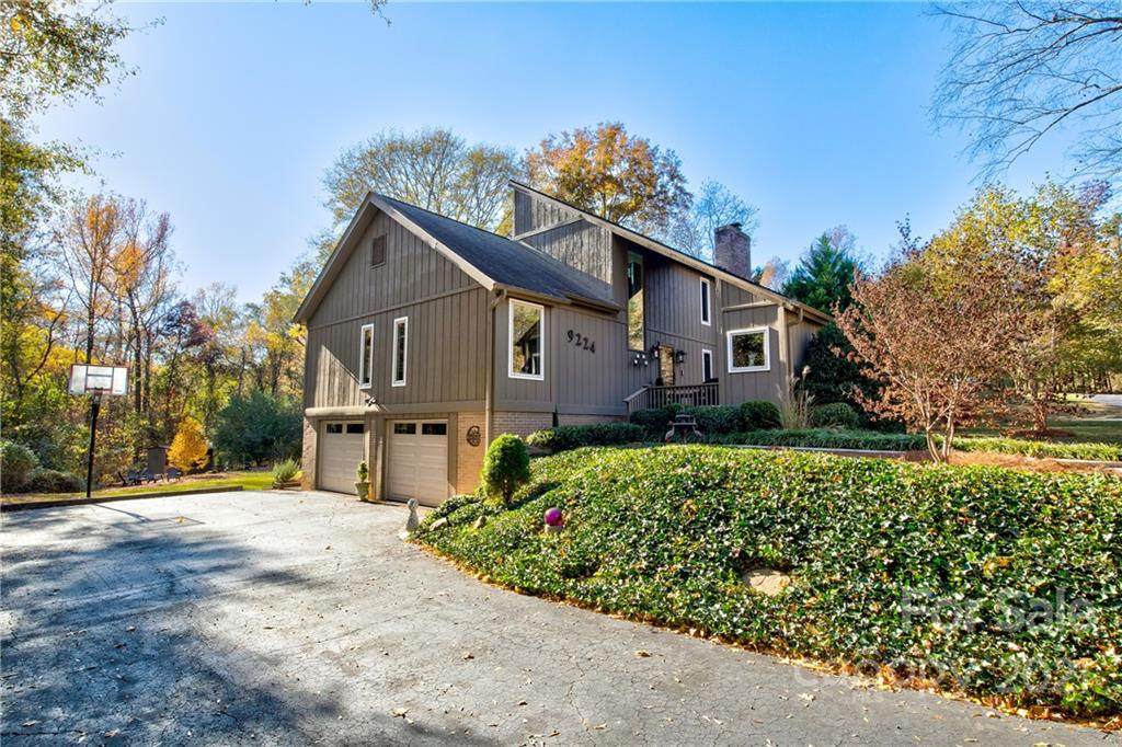 9224 Horseshoe Circle - Photo 1