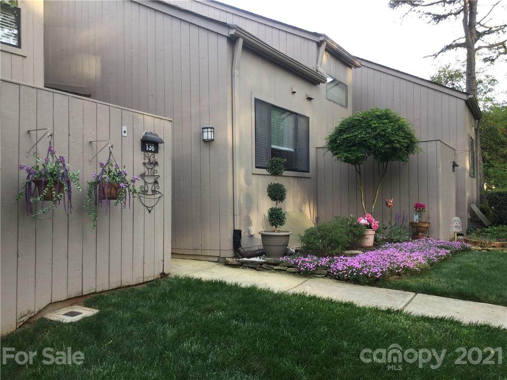 136 Pine Grove Circle - Photo 1