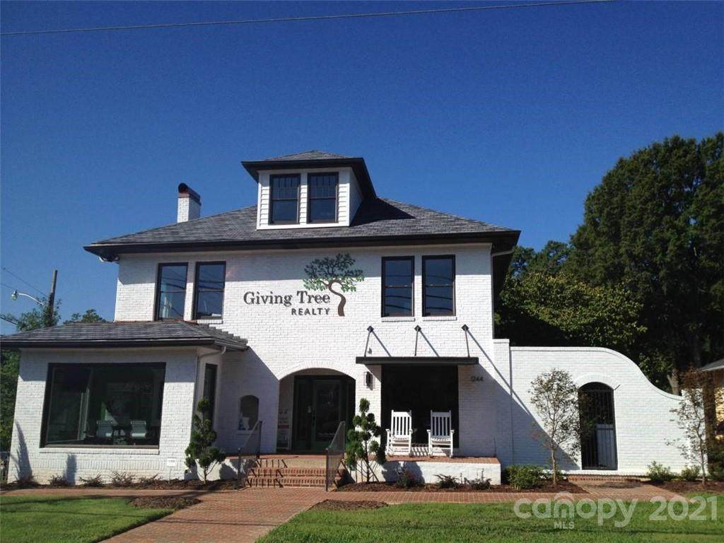 1244 East Boulevard - Photo 1