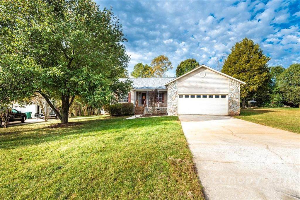 1520 Farmington Hills Drive - Photo 1