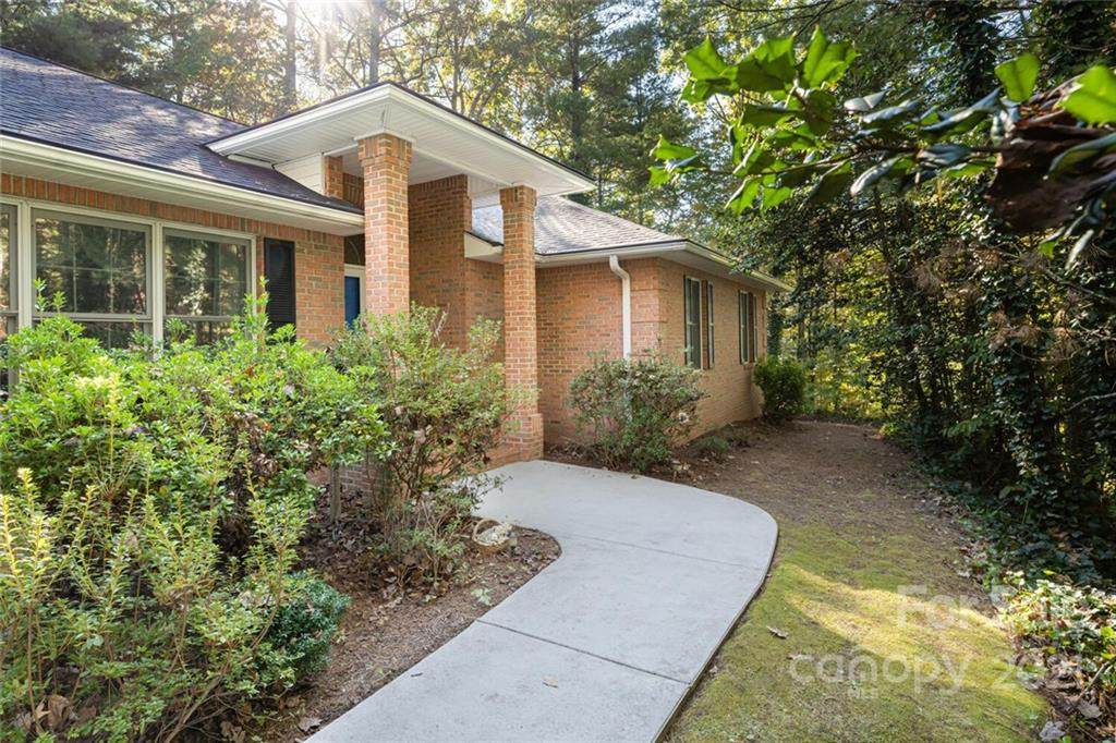 221 Sean Way - Photo 1