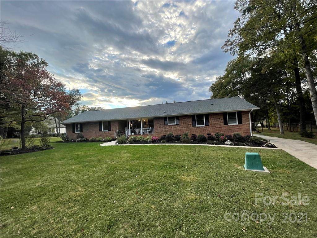 4001 Five Oaks Court - Photo 1