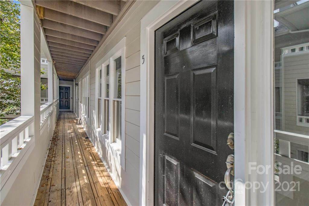 2719 Selwyn Avenue - Photo 1