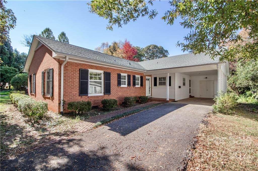 529 Lakeside Drive - Photo 1