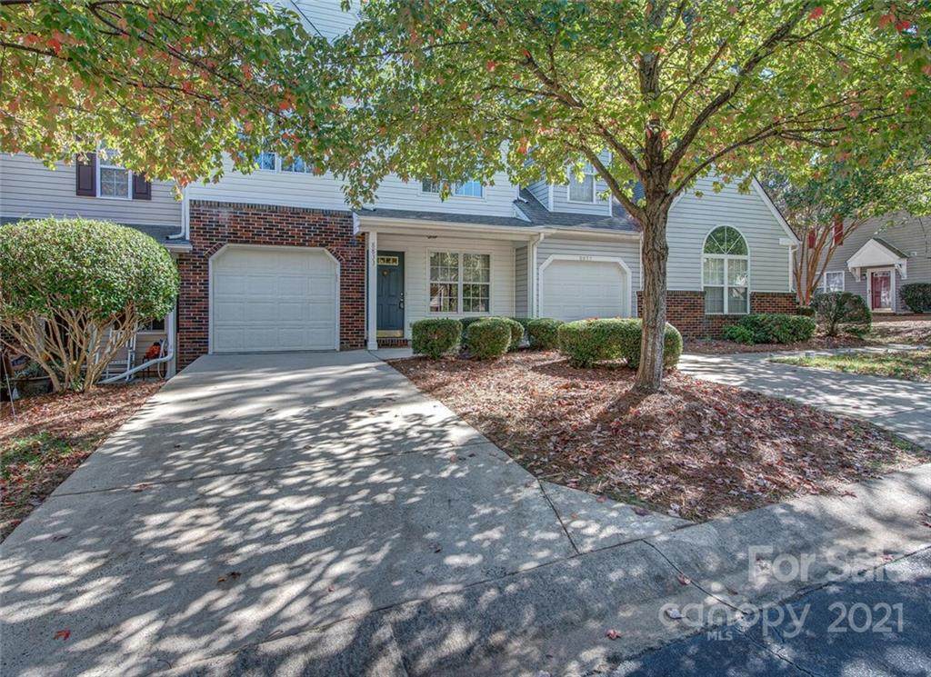 8833 Roseton Lane - Photo 1