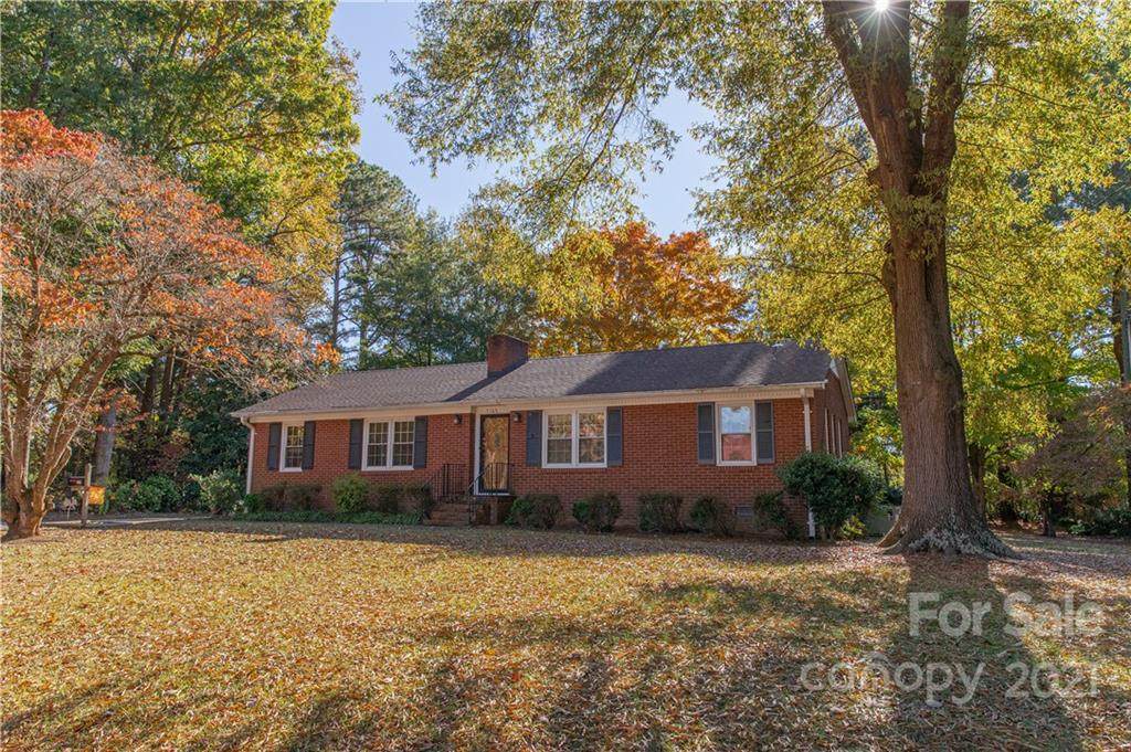 1103 Loretta Street - Photo 1