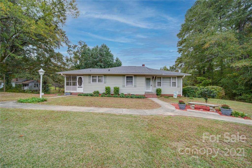 521 Burlington Street - Photo 1