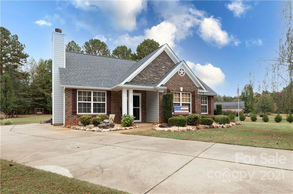 1309 Christine Way - Photo 1