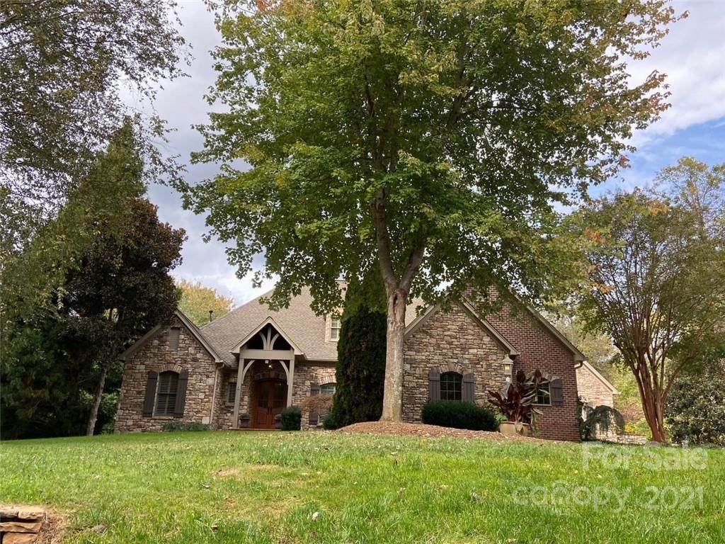 1407 Greenway Drive - Photo 1