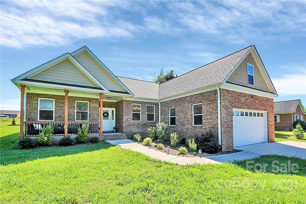 135 Charleston Drive - Photo 1