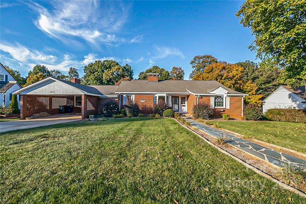 424 Summit Avenue - Photo 1