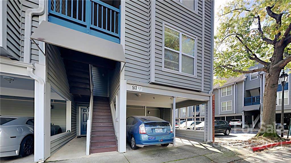 517 Graham Street - Photo 1