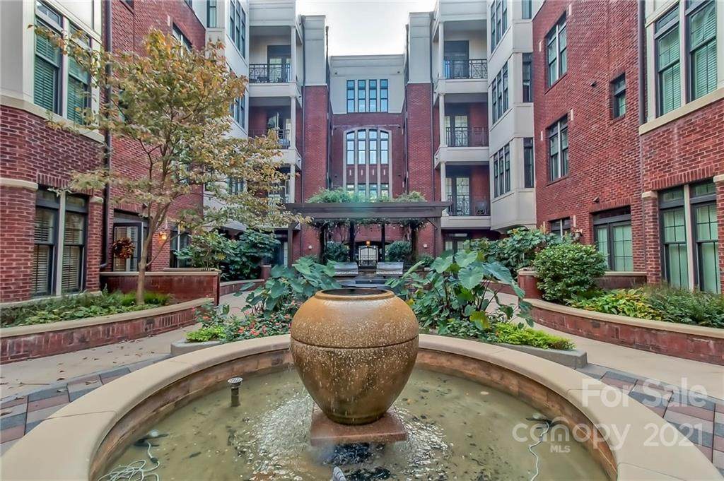 2810 Selwyn Avenue - Photo 1