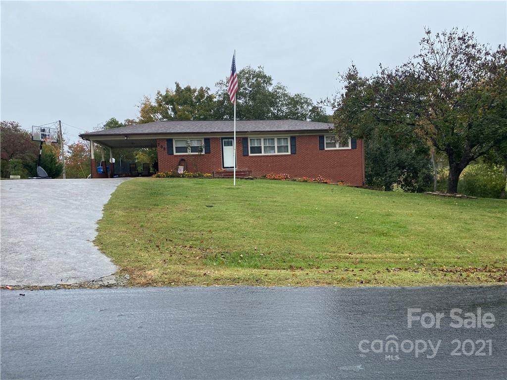 709 Dick Street - Photo 1