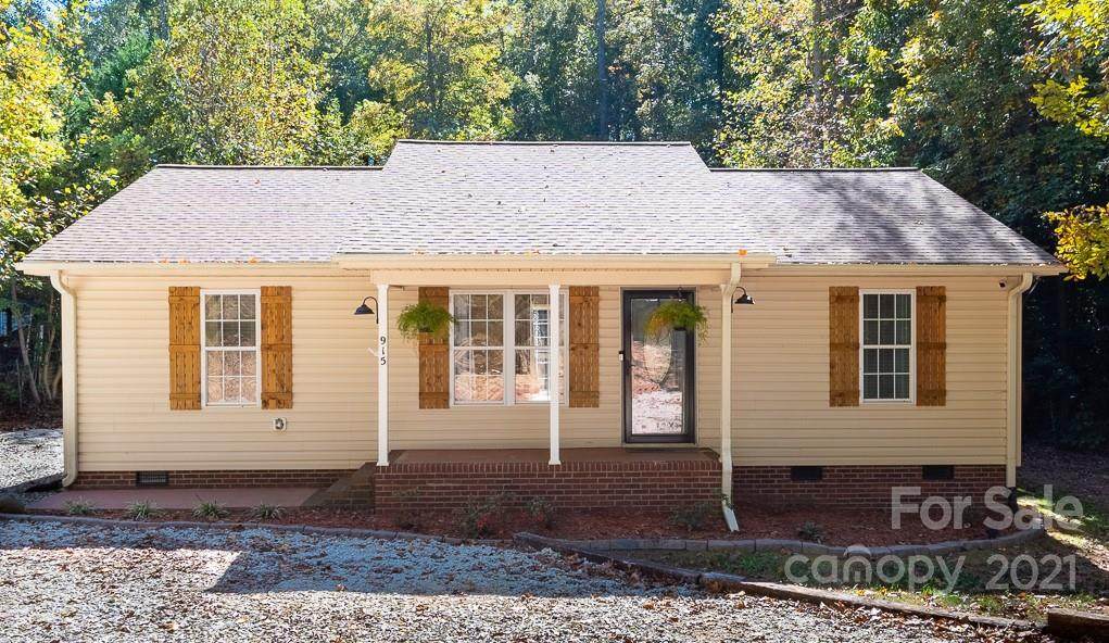 915 Riverwood Road - Photo 1