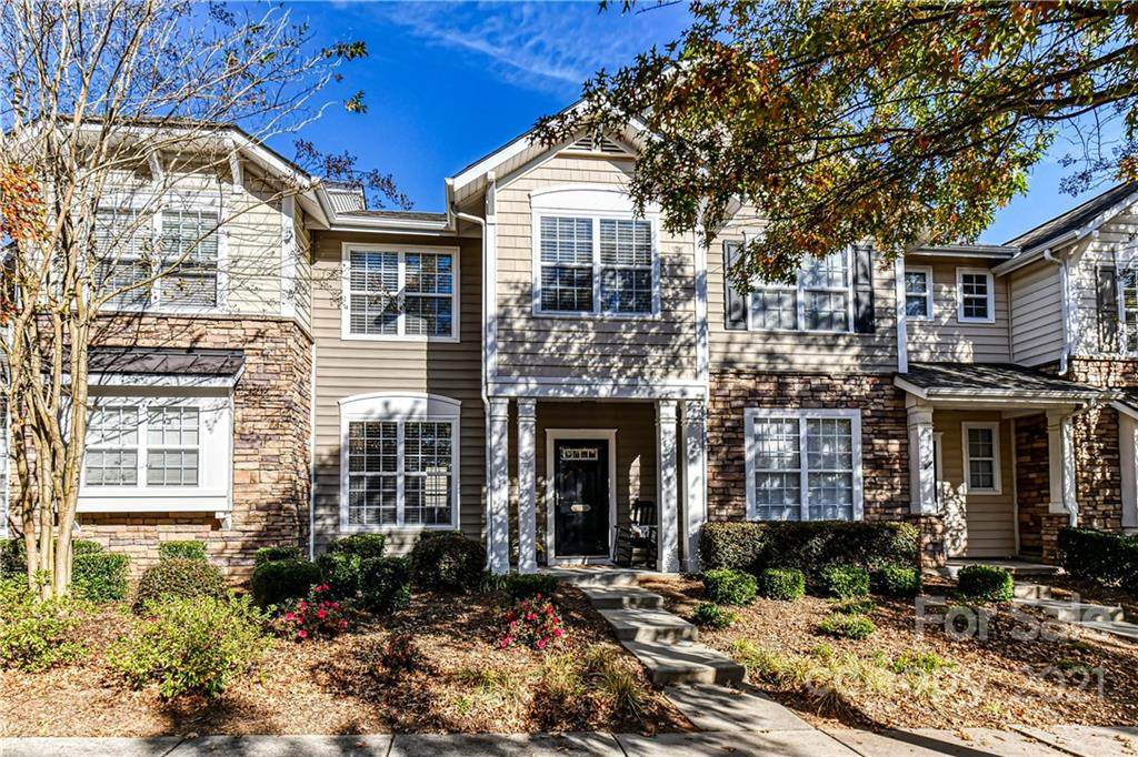 8012 Lynwood Square - Photo 1
