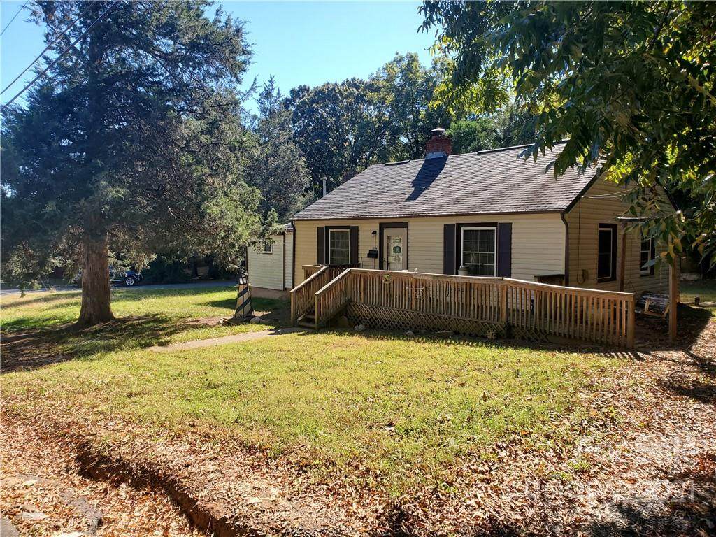 2024 Stratford Avenue - Photo 1