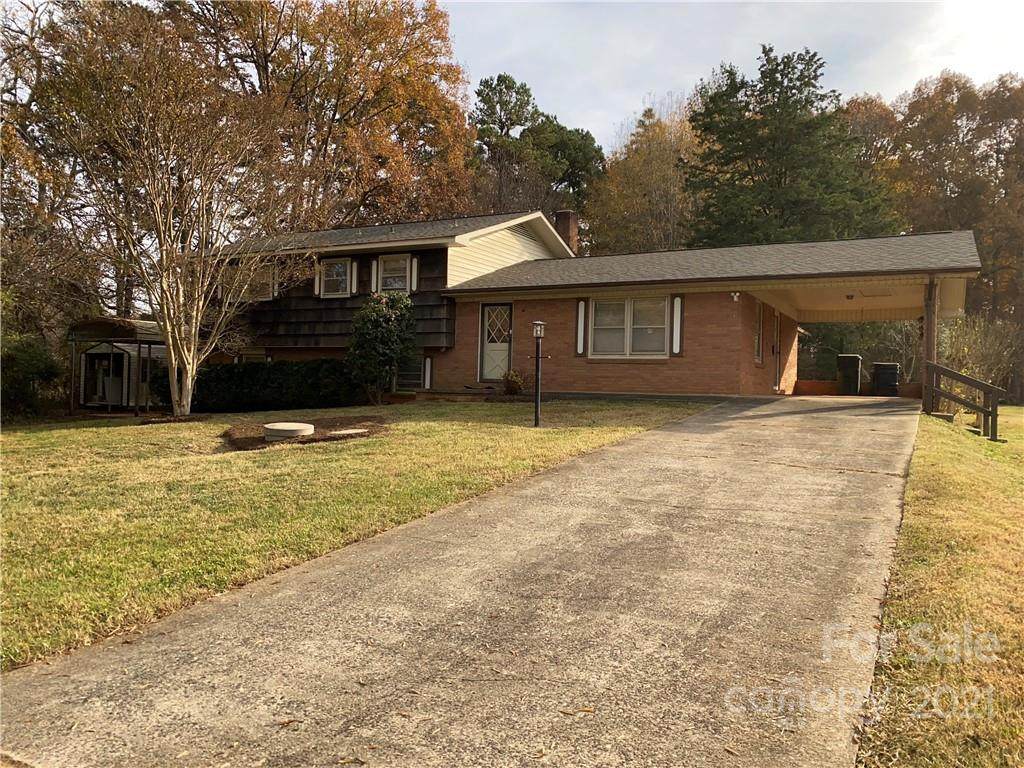 2395 Plainfield Drive - Photo 1