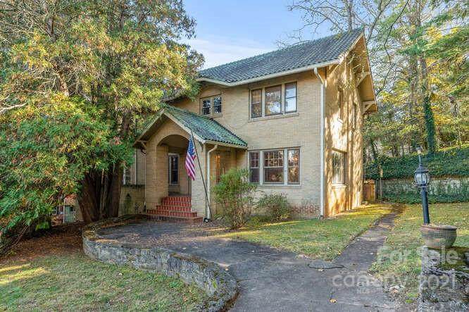 39 Colonial Place - Photo 1