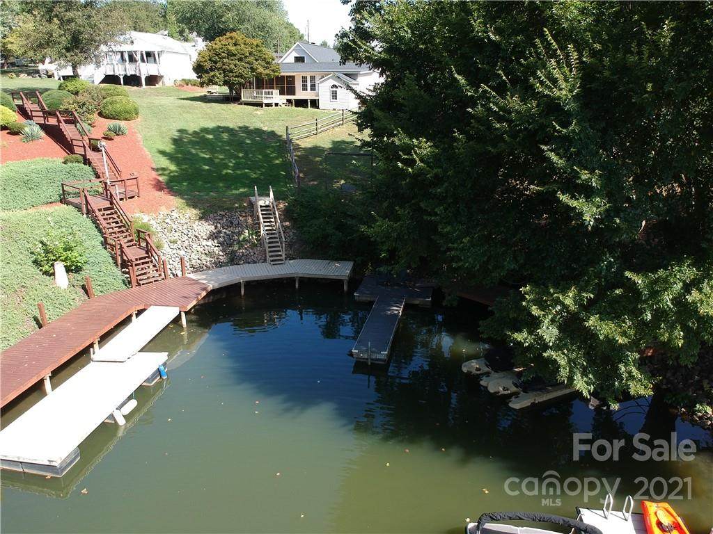 317 Commodore Loop - Photo 1