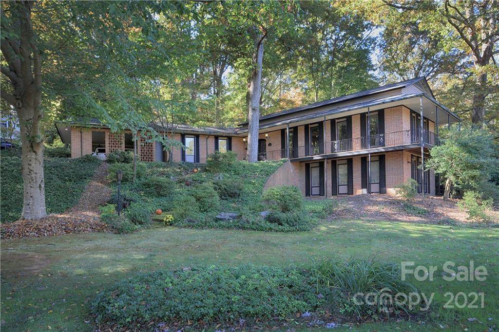 302 Valley Stream Road - Photo 1