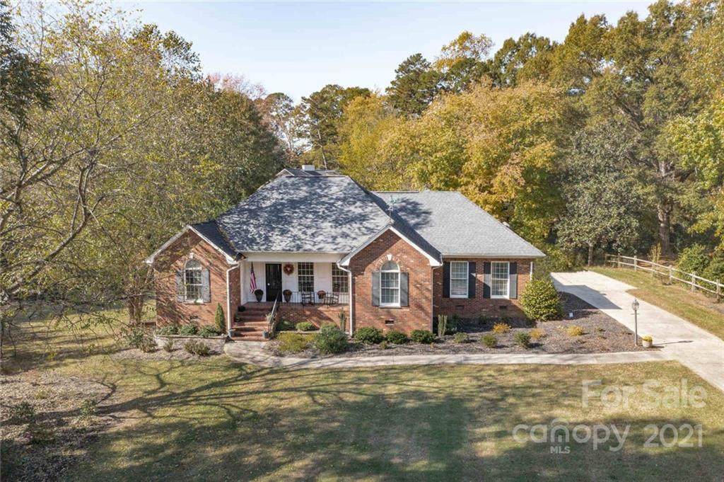 216 Greenway Street - Photo 1
