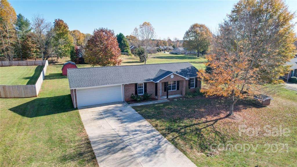1095 Highland Creek Drive - Photo 1