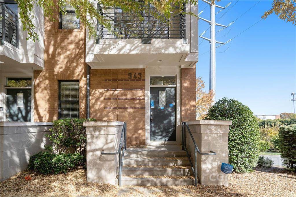 943 8th Street - Photo 1