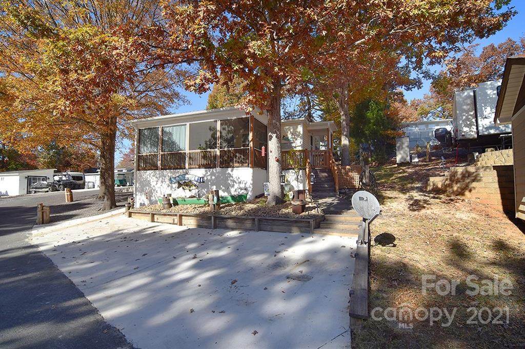 121 Pine Street - Photo 1