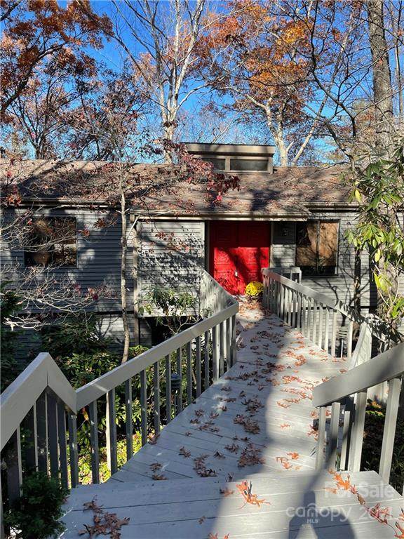 319 Hillcrest Circle - Photo 1