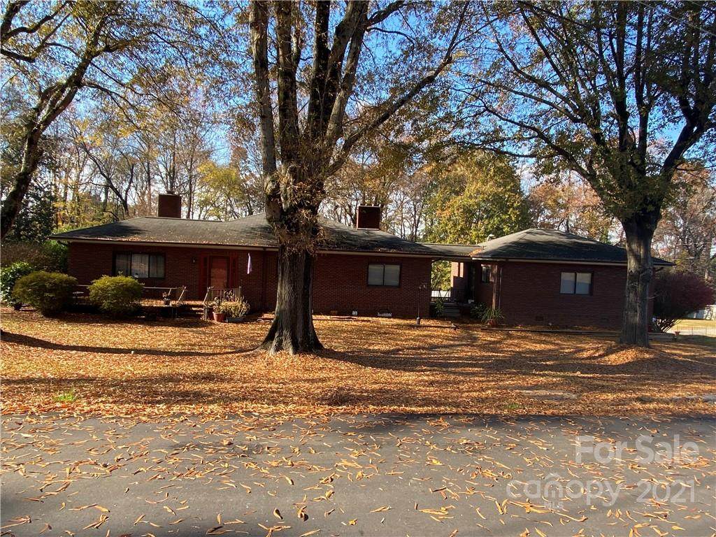 208 Goodman Circle - Photo 1