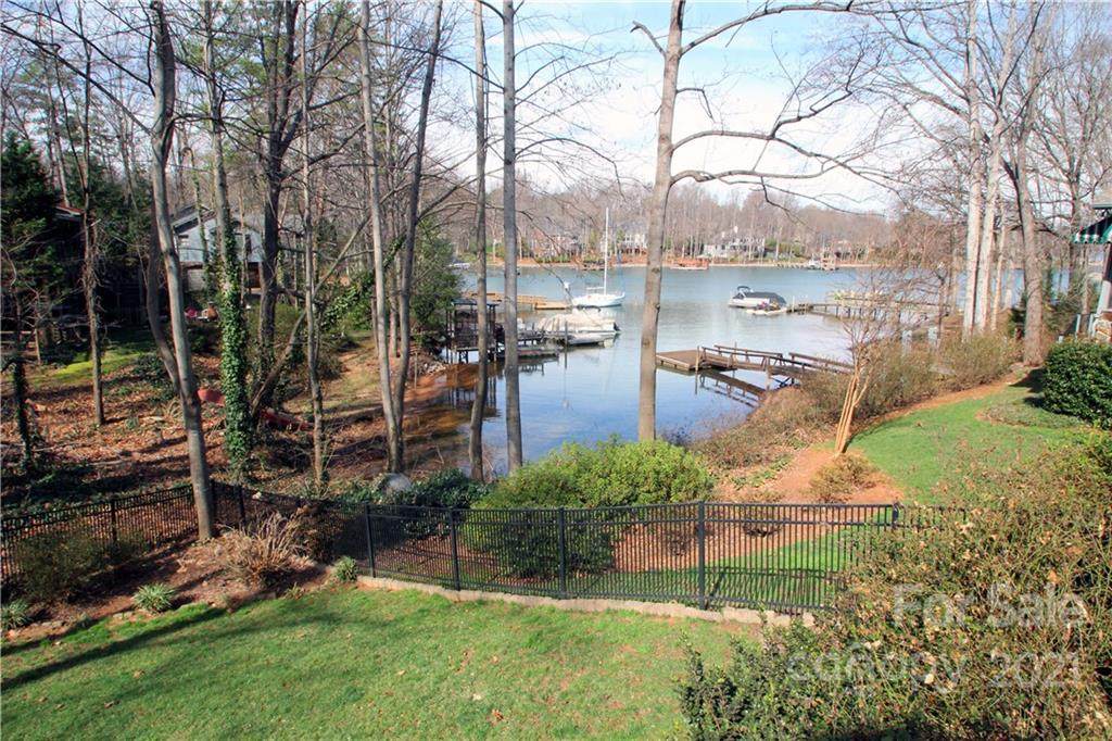 15819 Pineknoll Lane - Photo 1