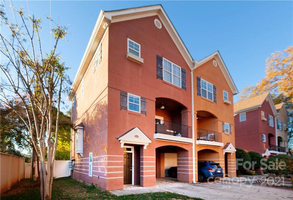 922 Hawthorne Bridge Court - Photo 1