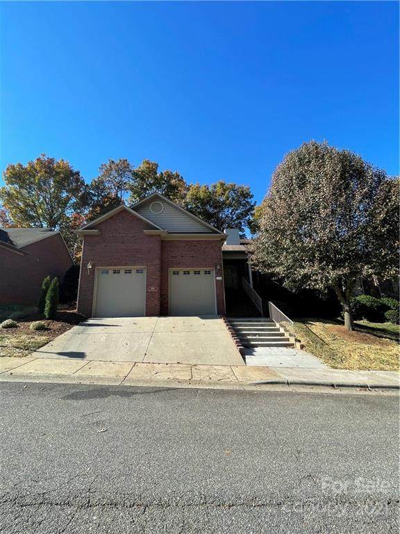 319 10th Avenue - Photo 1